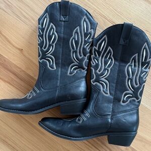 Stylish Black Western Boots
